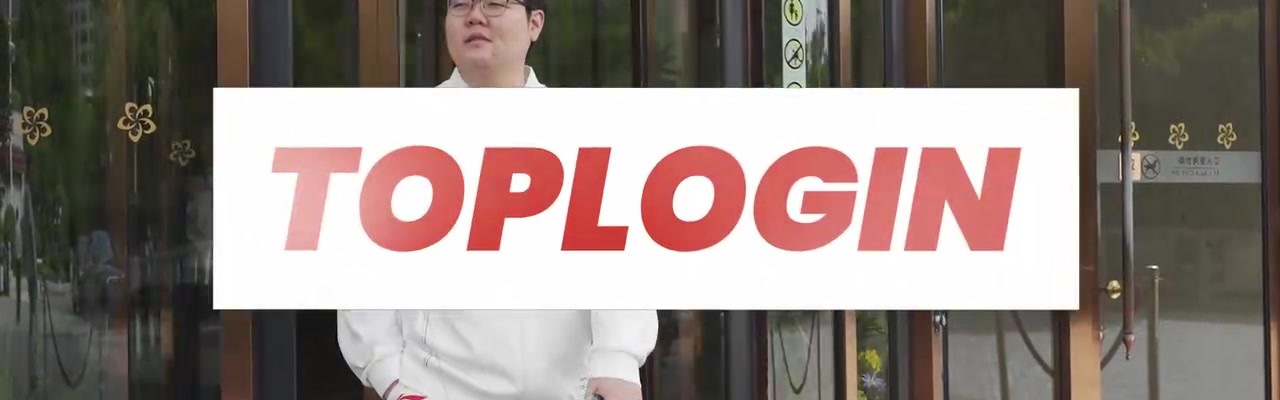 TES发布对阵WE赛场VLOG：沉浸式观赛 金毛和柴犬的相互认证